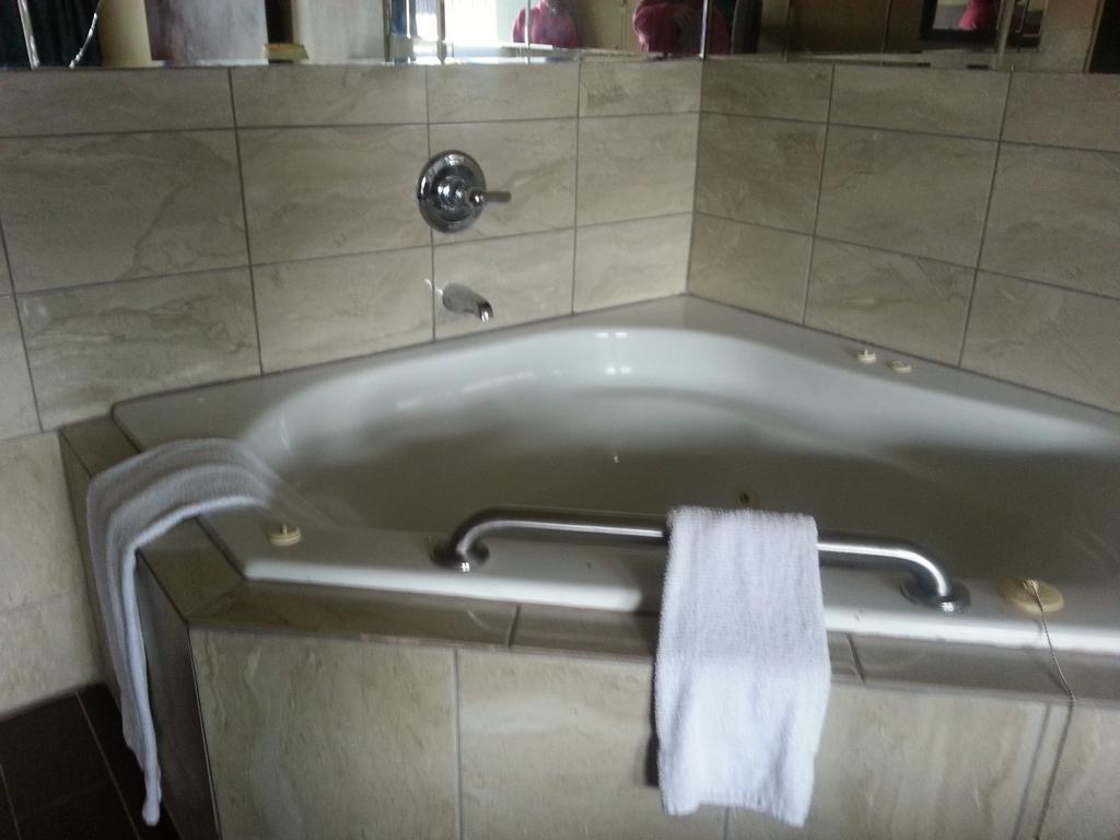 America'S Best Inn & Suites Clarksville Clarksville (Clark County) Extérieur photo